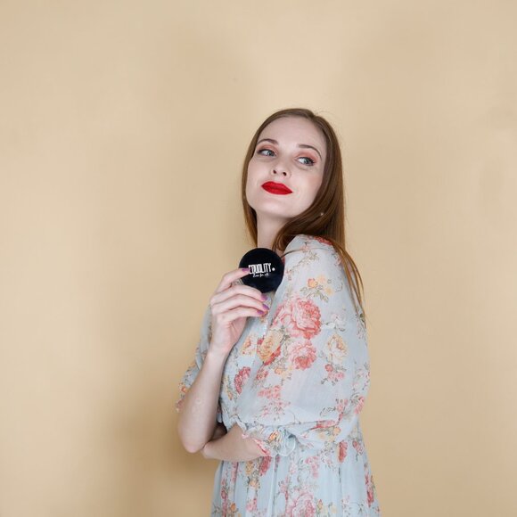 Brown Bronzer and Contour Compact with Smooth Texture - Picture 7 of 15